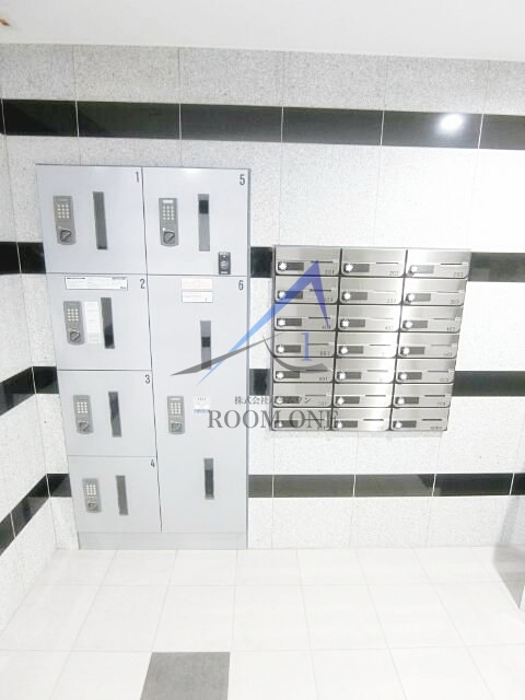 ディアレイシャス日暮里ＥＡＳＴのその他共用部分|集合ポストと宅配ボックスです。