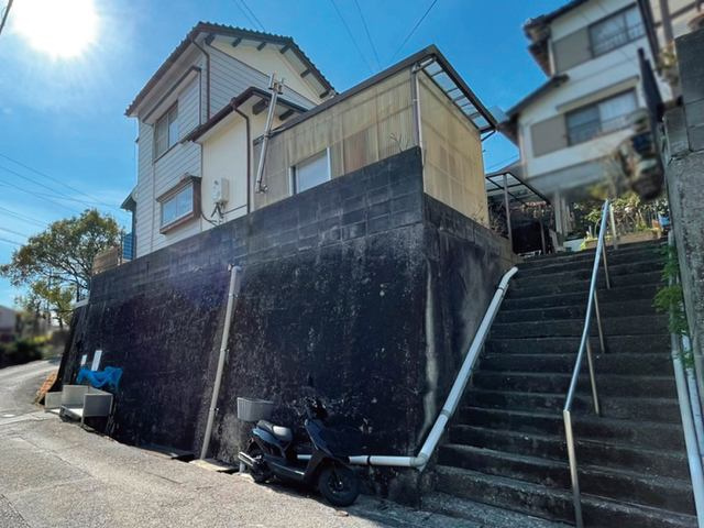 高知市佐々木町中古戸建ての前面道路含む現地写真