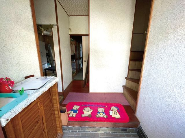 高知市佐々木町中古戸建ての玄関