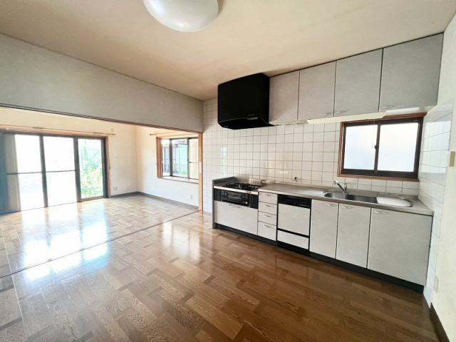 吾川郡いの町枝川中古住宅の居間・リビング