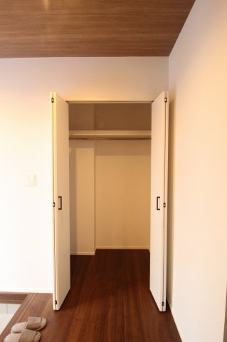 城北町　新築戸建の収納|ファミリークローゼット　（1F　ホール）