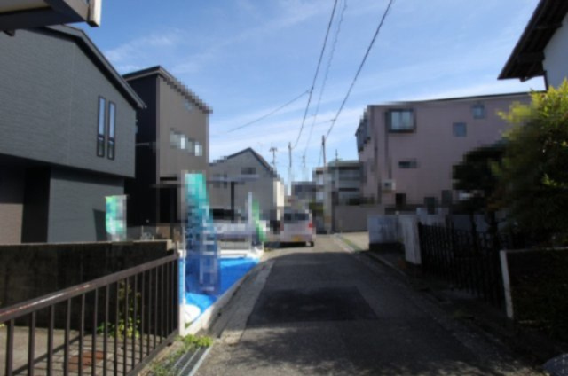 城北町　新築戸建の前面道路含む現地写真|前面道路　西側　幅4.0ｍ　公道　接面7.7ｍ
