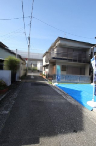 城北町　新築戸建の前面道路含む現地写真|前面道路　西側　幅4.0ｍ　公道　接面7.7ｍ