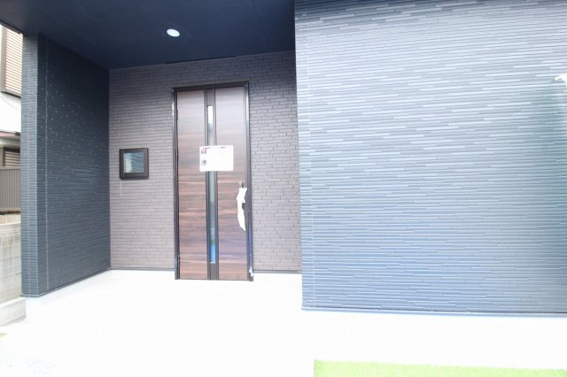 城北町　新築戸建の玄関