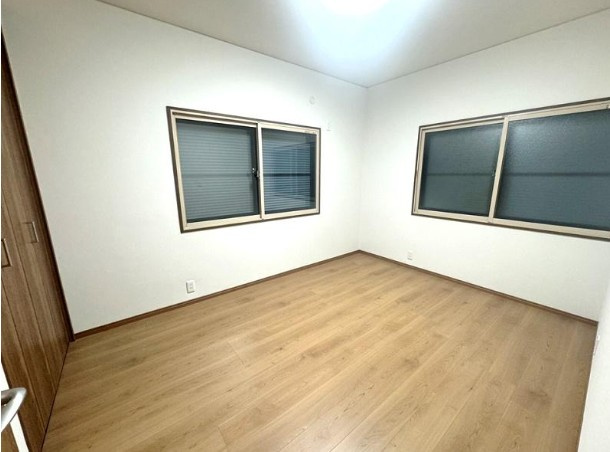 土佐市用石　中古戸建ての洋室|子ども部屋にも、仕事部屋にも使いやすい広さ。