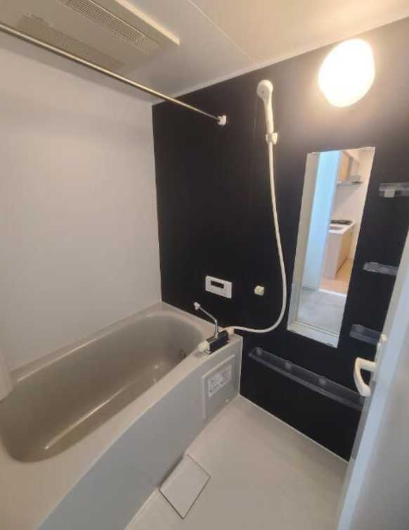 ヴェルデ三軒茶屋　築浅　ネット無料　ファミリー向けの浴室