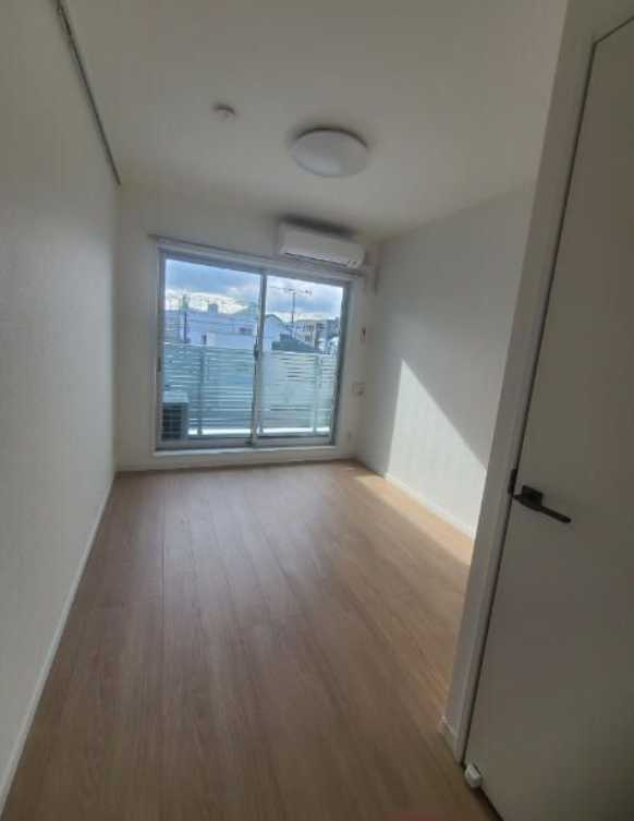 ヴェルデ三軒茶屋　築浅　ネット無料　ファミリー向けの居間・リビング