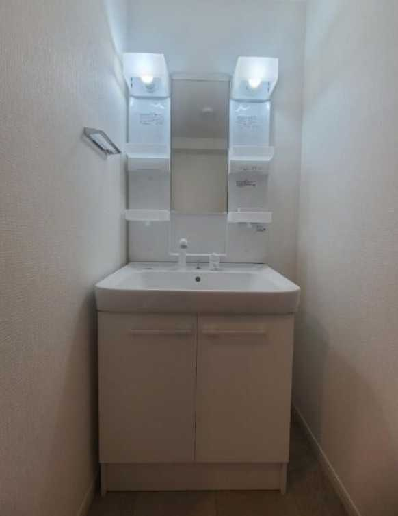 ヴェルデ三軒茶屋　築浅　ネット無料　ファミリー向けの洗面所