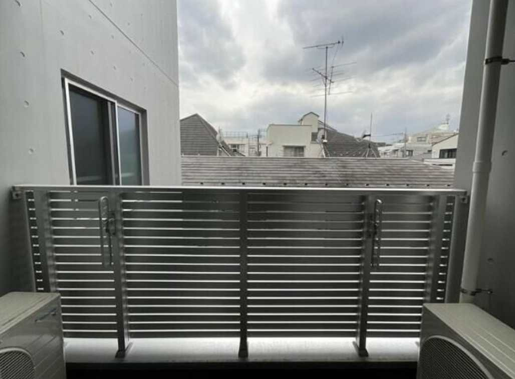 ヴェルデ三軒茶屋　築浅　ネット無料　ファミリー向けのバルコニー