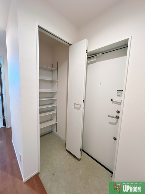 Anecis岩崎の玄関