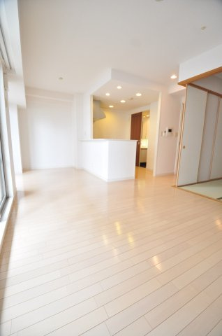 大阪市都島区毛馬町２丁目の賃貸マンションの居間・リビング