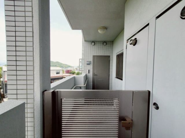 桟橋通　中古マンション(アプリア桟橋４階）のその他|ベビーカーや荷物を運ぶ際もスムーズに出入りできる広さが魅力。