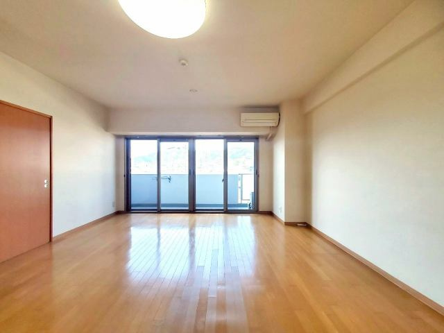 桟橋通　中古マンション(アプリア桟橋４階）の居間・リビング|ゆったりとしたリビングです