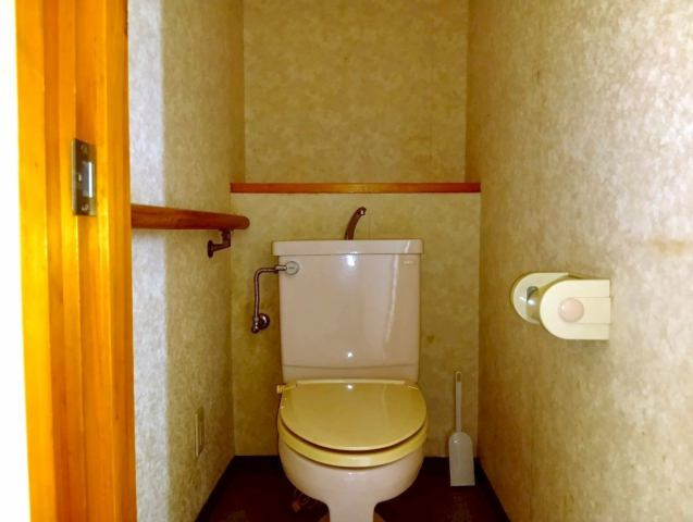 高知市堺町　中古一戸建てのトイレ|落ち着いたトイレです