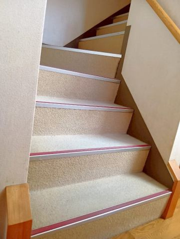 高知市堺町　中古一戸建てのその他|階段です
