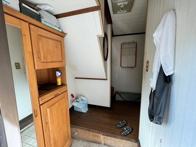 高知市玉水町　中古一戸建ての玄関|収納もある玄関です