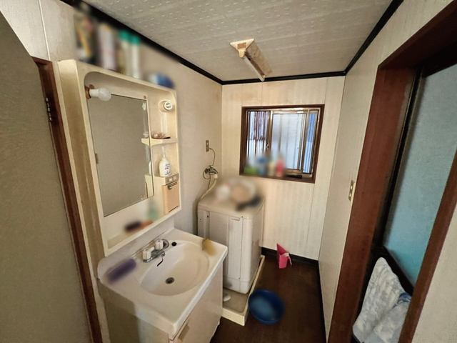 高知市玉水町　中古一戸建ての独立洗面台|朝の身支度には欠かせない独立洗面化粧台