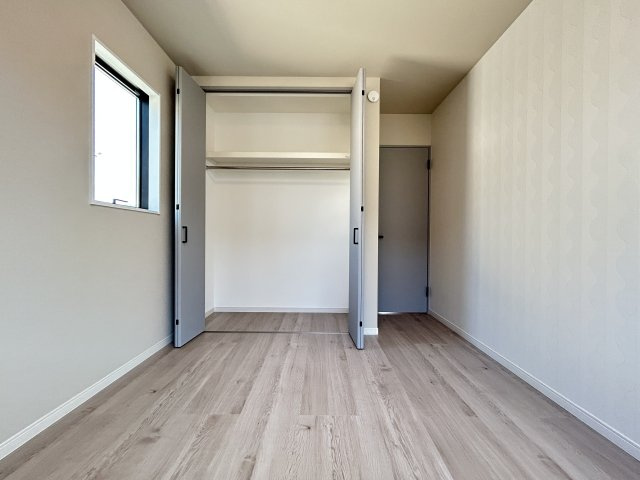 「乾太くん＆太陽光＆食洗器付」高知市百石町２丁目（3号地） 新築住宅の収納|全居室収納付きで、お部屋を広く使える設計になっています。