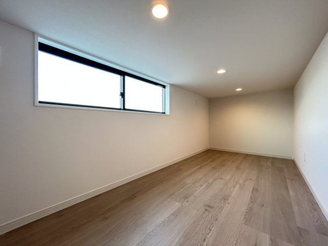 「乾太くん＆太陽光＆食洗器付」高知市百石町２丁目（3号地） 新築住宅の洋室|小屋裏収納は隠れ家のようなわくわくする空間♪