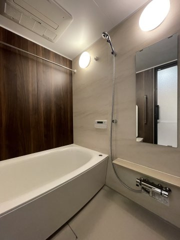 オーヴィジョン古賀駅の浴室|1418サイズの浴室。浴室乾燥機付き。