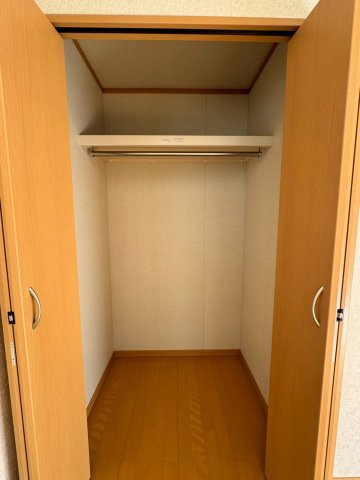 所沢市松郷中古戸建の収納|各部屋にしっかり確保したクローゼット。衣類はもちろん季節物や家族の思い出もすっきり収まり暮らしにゆとりが生まれます。
