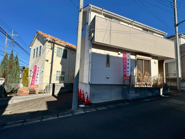 所沢市松郷中古戸建の前面道路含む現地写真|前面道路