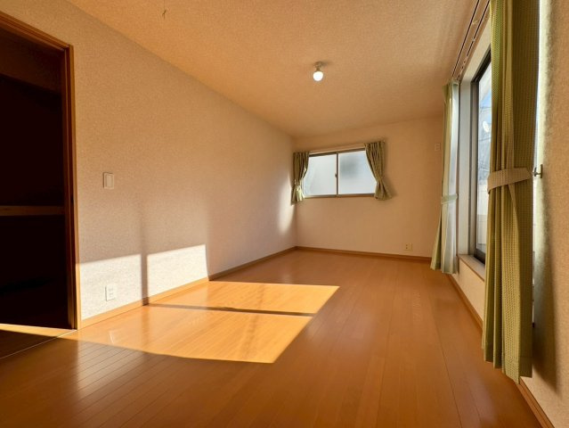 所沢市松郷中古戸建の洋室