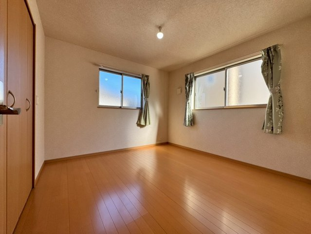 所沢市松郷中古戸建の洋室