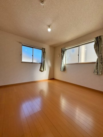 所沢市松郷中古戸建の洋室