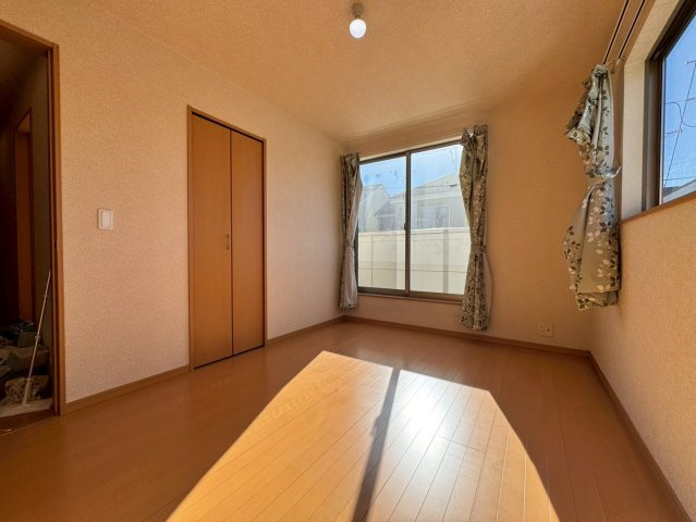 所沢市松郷中古戸建の洋室