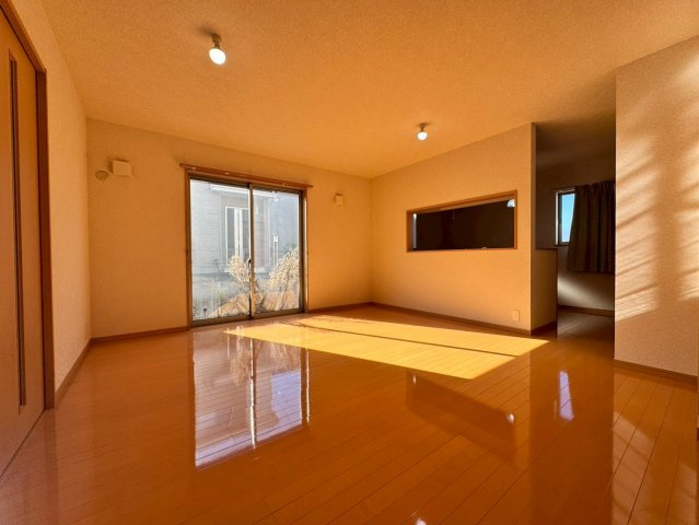 所沢市松郷中古戸建の居間・リビング