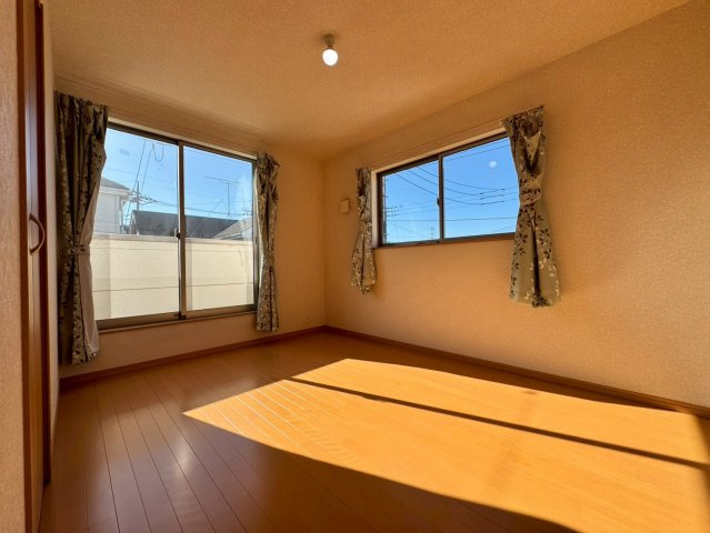 所沢市松郷中古戸建の洋室