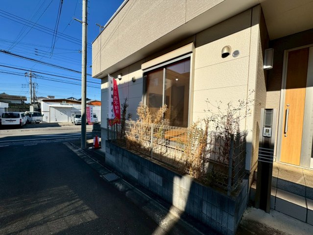 所沢市松郷中古戸建の前面道路含む現地写真