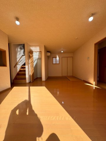 所沢市松郷中古戸建の居間・リビング