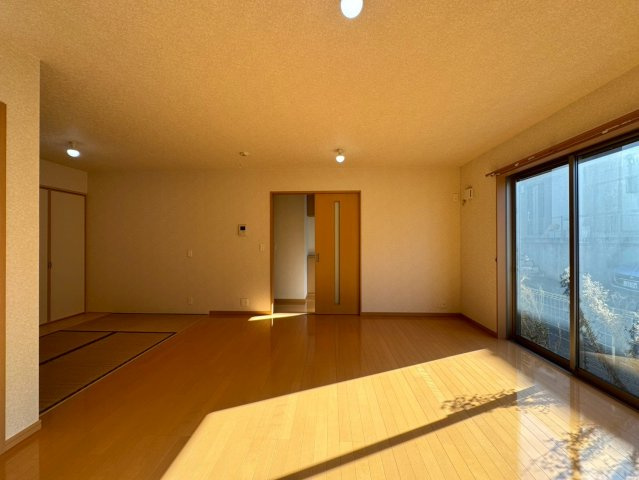 所沢市松郷中古戸建の居間・リビング
