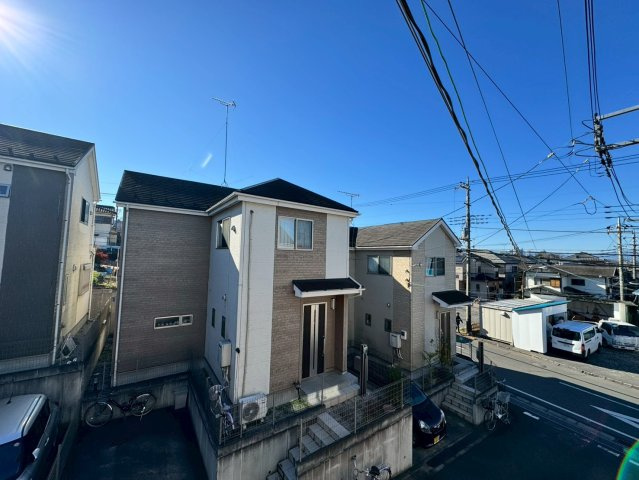 所沢市松郷中古戸建の前面道路含む現地写真