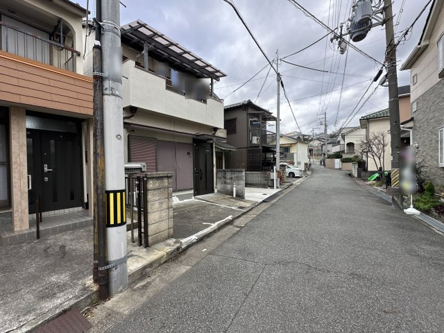 明石市朝霧南町４丁目戸建の前面道路含む現地写真