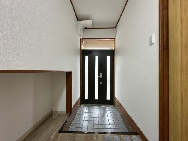 明石市朝霧南町４丁目戸建の玄関