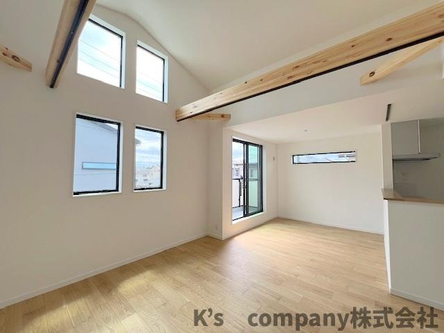 ◎茅ヶ崎市浜須賀　新築戸建　1号棟の居間・リビング|日当りよく広さを感じられるるリビングスペース♪