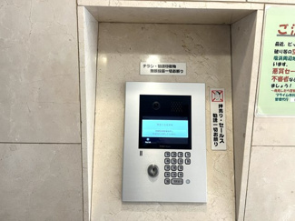 【防犯設備】 | プライム市川妙典 | お部屋の中はモニター付きのインターホンとなります