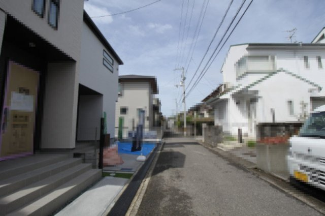 福井東町　新築戸建　1号棟　（全2区画）の前面道路含む現地写真|前面道路　北側　幅4.2ｍ　公道　接面8.2ｍ