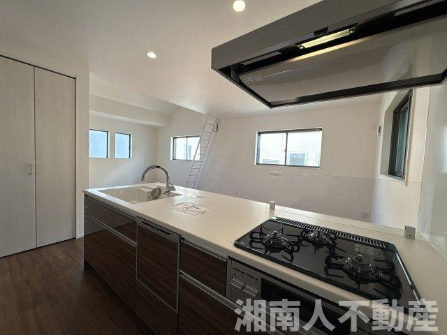 茅ヶ崎市浜之郷1期　新築一戸建て　全2棟のキッチン|コンパクトなキッチンで掃除もラクラク