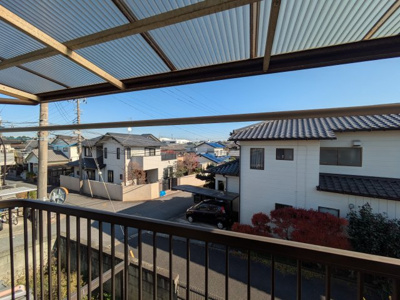 【バルコニー】 | 成田市大袋中古戸建 | 外からの目が気にならないバルコニーで洗濯物が干せます