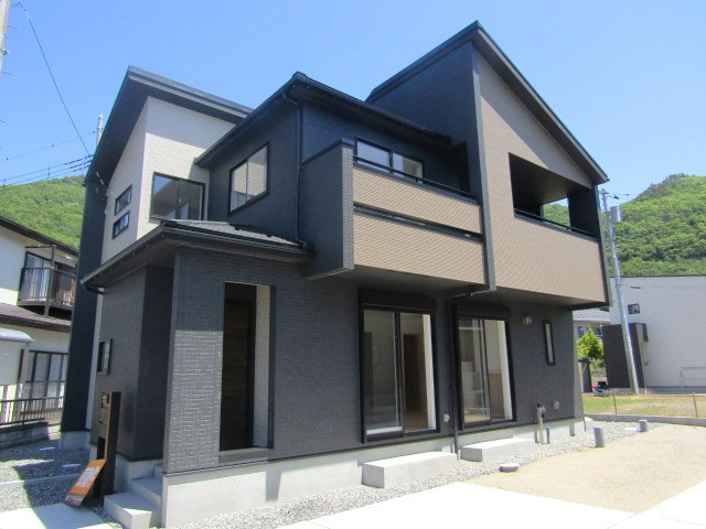 【外観】 | ブルーミングガーデン甲府市羽黒町1棟　1号棟 | 建物外観を気になさる方へ、見た目の良い物件です