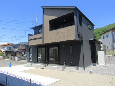 【外観】 | ブルーミングガーデン甲府市羽黒町1棟　1号棟 | 落ち着いた雰囲気の外観です