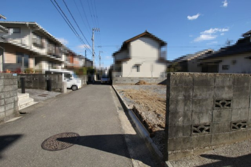 福井東町　新築戸建　2号棟　（全2区画）の前面道路含む現地写真|前面道路　北側　幅4.2ｍ　公道　接面8.2ｍ