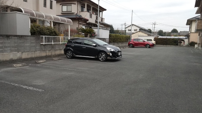 キャッスル コンフォート B棟の駐車場