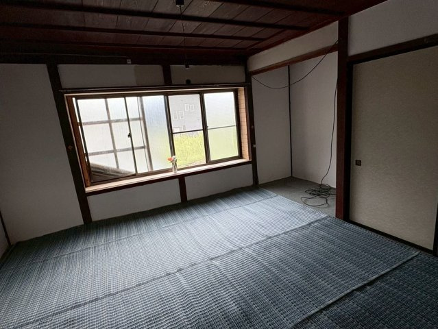 伏木本町戸建ての和室|和室ならではの温かな和の空間で寛ぎの時間を過ごせます