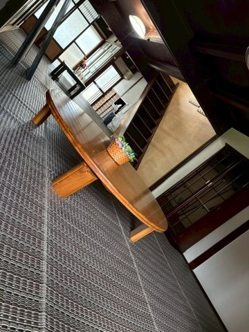 伏木本町戸建ての居間・リビング|ゆったりとした居間です