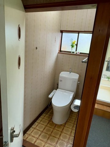 伏木本町戸建てのトイレ|コンパクトで使いやすいトイレです